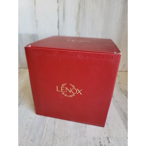 Lenox holiday carved treat jar mistletoe Xmas‎ home decor - Picture 5 of 7